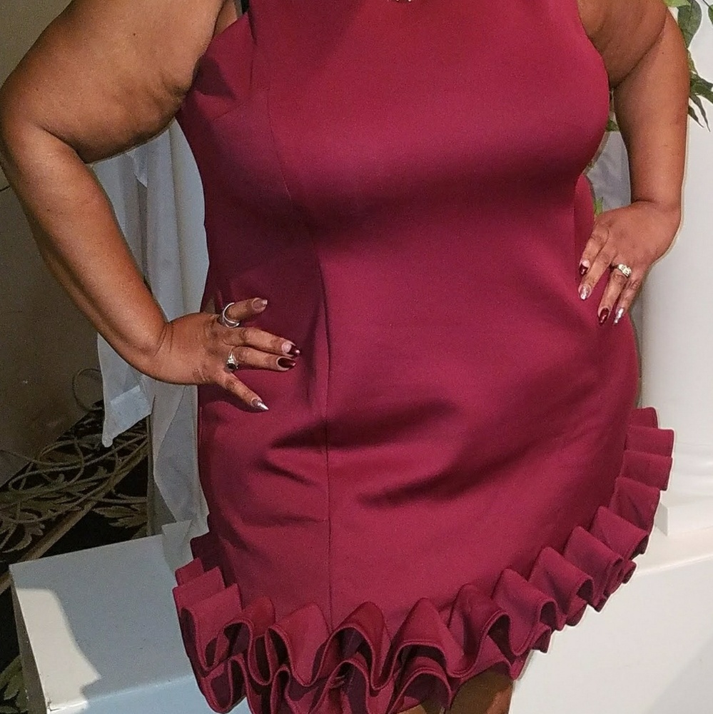 💄burgundy ruffle hem 👗